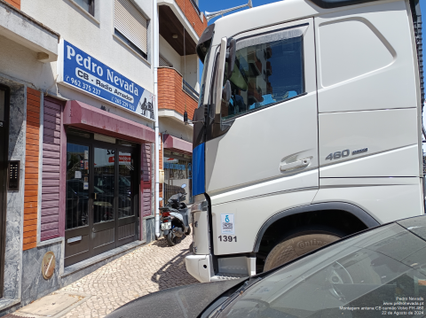 MONTAGEM ANTENA CB VOLVO FH-460 - IMAGEM 1 - Pedro Nevada