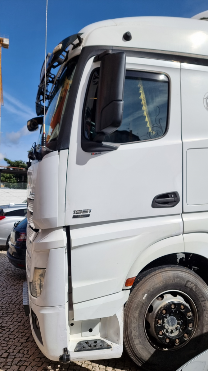 MONTAGEM ANTENA CB MERCEDES-BENZ ACTROS 1851 - IMAGEM 2 - Pedro Nevada