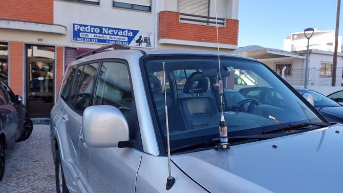 MONTAGEM DE ANTENA CB NO MITSUBISHI PAJERO - IMAGEM 2 - Pedro Nevada
