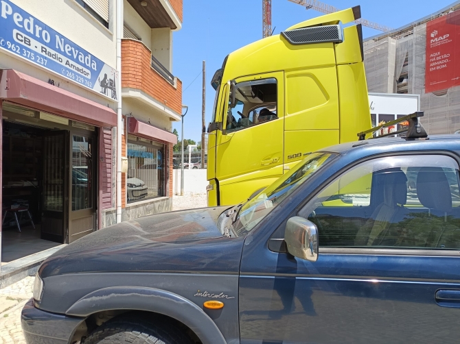 MONTAGEM DE ANTENA CB NO CAMIÃO VOLVO FH-500 EURO 6 - IMAGEM 1 - Pedro Nevada