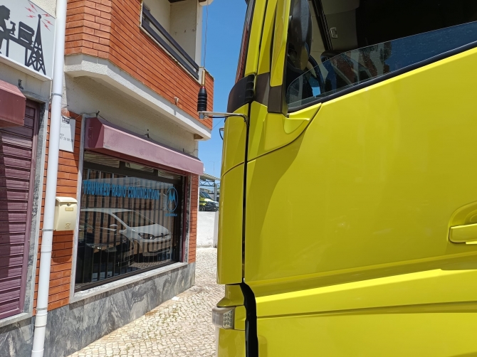 MONTAGEM DE ANTENA CB NO CAMIÃO VOLVO FH-500 EURO 6 - IMAGEM 2 - Pedro Nevada