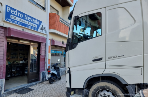 MOUNTING CB ANTENNA ON VOLVO FH-500 EURO 6 - IMAGE 1 - Pedro Nevada