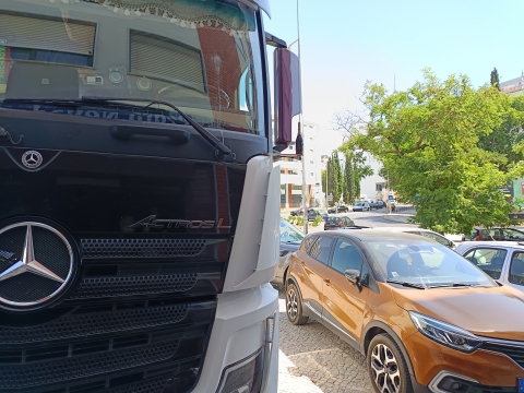 MOUNTING CB ANTENNA ON MERCEDES-BENZ ACTROS L 1851 - IMAGE 2 - Pedro Nevada