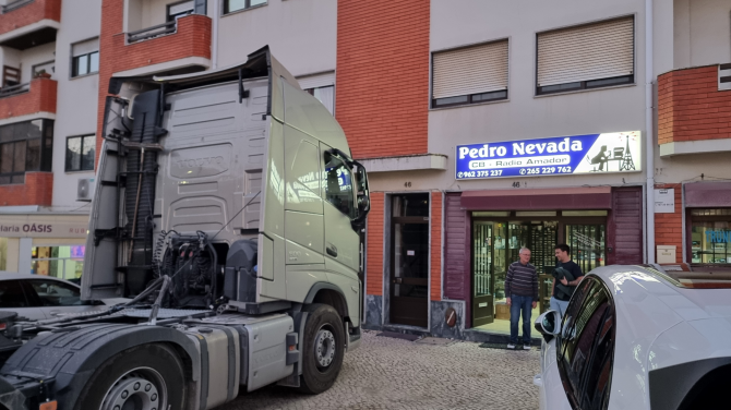 MOUNTING CB ANTENNA ON VOLVO FH-500 - IMAGE 2 - Pedro Nevada