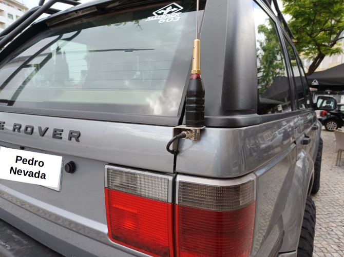 MOUNTING CB ANTENNA ON RANGE ROVER - Pedro Nevada