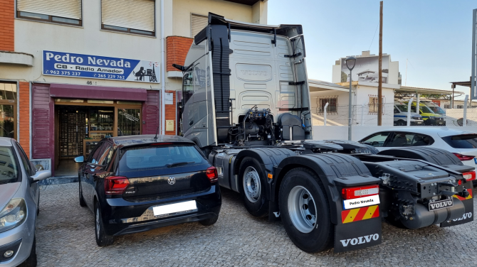 MOUNTING CB ANTENNA ON VOLVO FH-500 - IMAGE 1 - Pedro Nevada