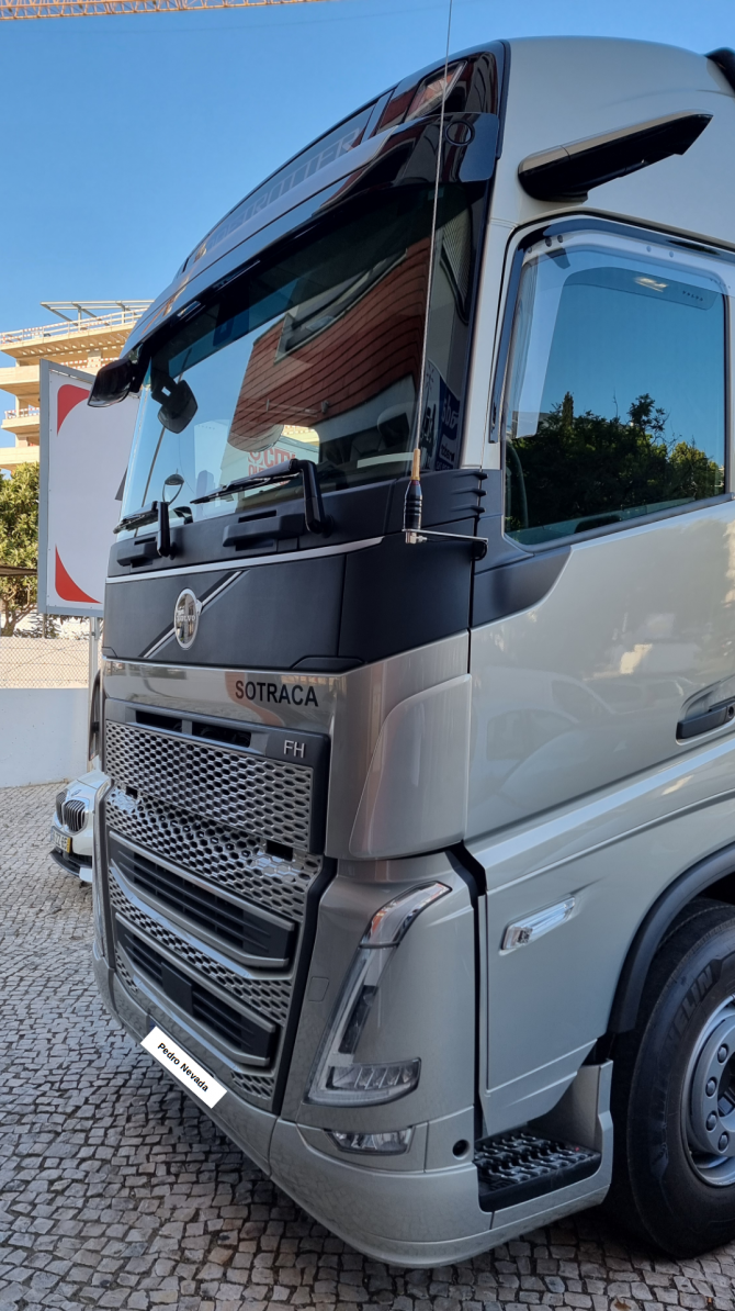 MOUNTING CB ANTENNA ON VOLVO FH-500 - IMAGE 3 - Pedro Nevada
