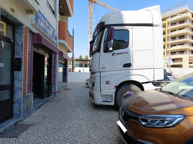MOUNTING CB ANTENNA ON MERCEDES-BENZ ACTROS L 1851 - IMAGE 3 - Pedro Nevada