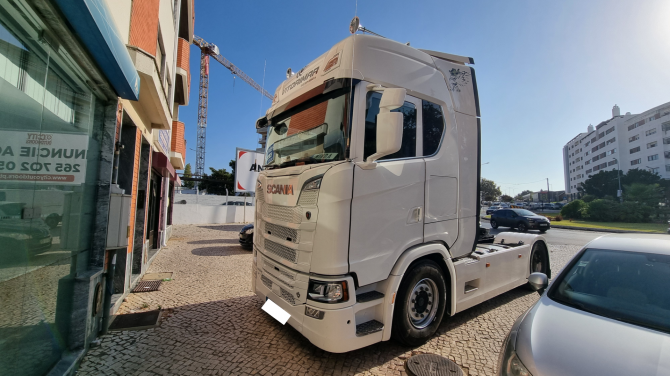 MOUNTING CB ANTENNA ON SCANIA S 650 - Pedro Nevada