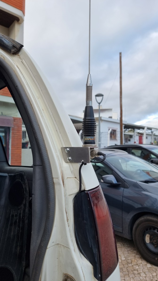 MOUNTING CB ANTENNA ON FORD MAVERICK - IMAGE 2 - Pedro Nevada